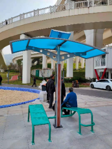 太阳能板智能健身器材，户外健身路径安装完成